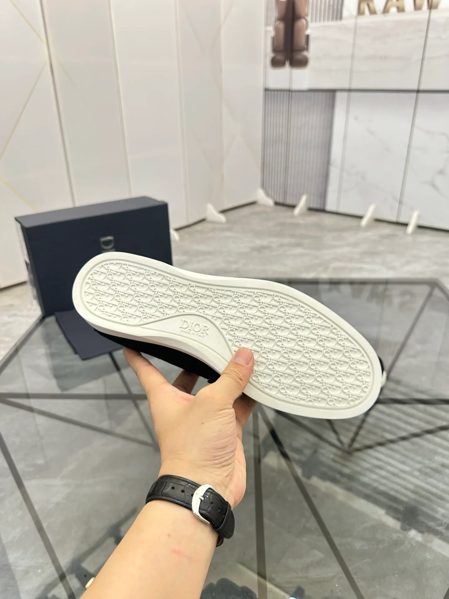Selling men's shoes 💰: 💰P440¥ Product trademark: Dio* "Dior*" slip-on shoes Regular size: 39-44 (can be customized to 45.46) Product materials: imported nubuck leather upper, cowhide lining, original outsole. Number: 628
